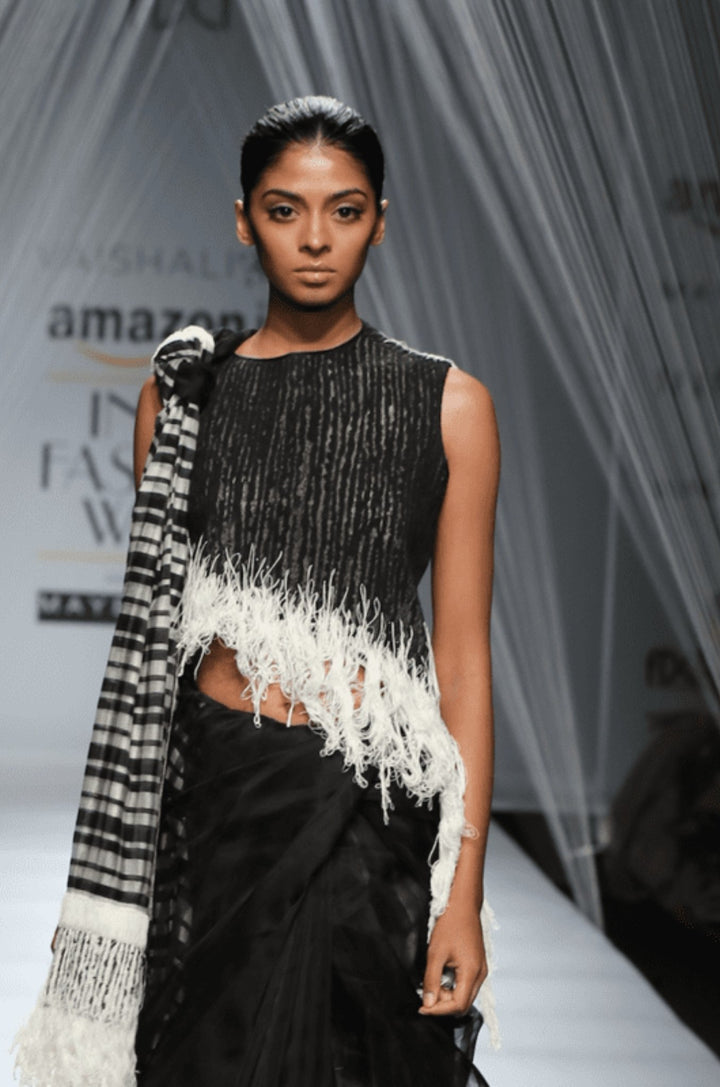 Cotton and Zari Closed Round Neck Threaded Top