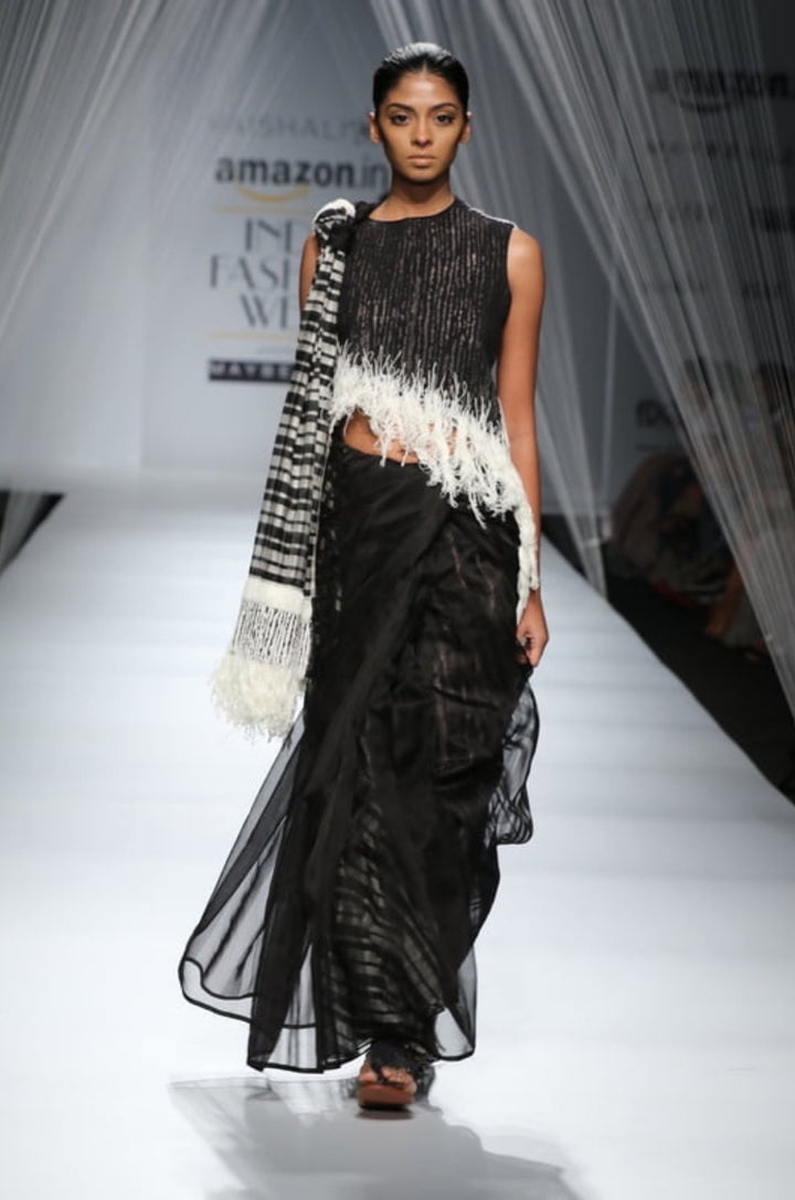 Cotton and Zari Closed Round Neck Threaded Top