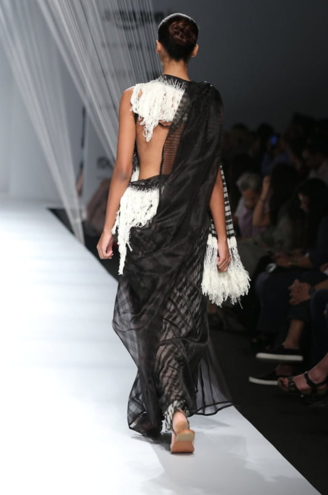 Cotton and Zari Closed Round Neck Threaded Top