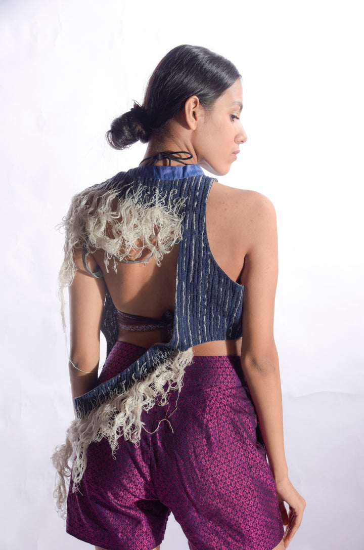 Cotton and Zari Closed Round Neck Threaded Top