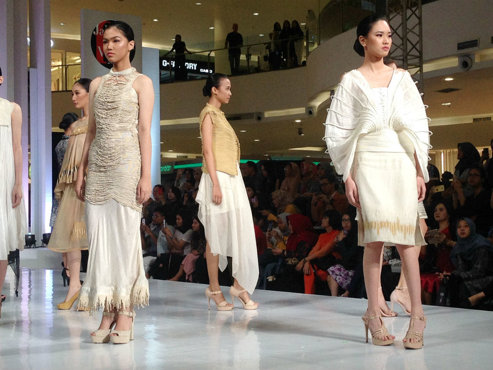 zuria dor & vaishali s brought south asian modernism & heritage to jakarta fashion week